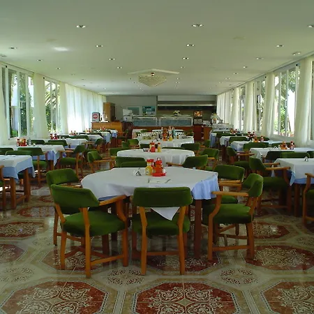 克里斯蒂娜公寓 *