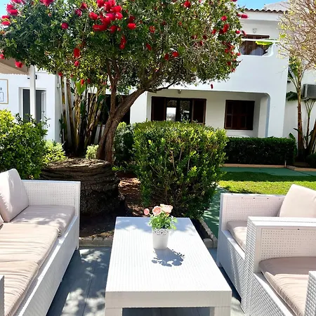 アパート アパルタメントス クリスティーナ カラ・ミラー